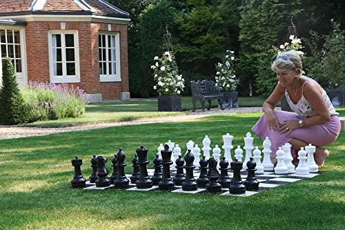 Garden Chess Pieces by Uber Games