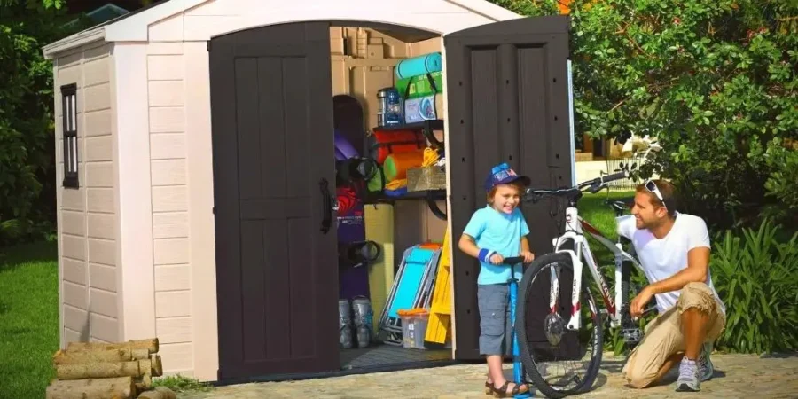 como hacer una caseta para guardar bicicletas en el jardin