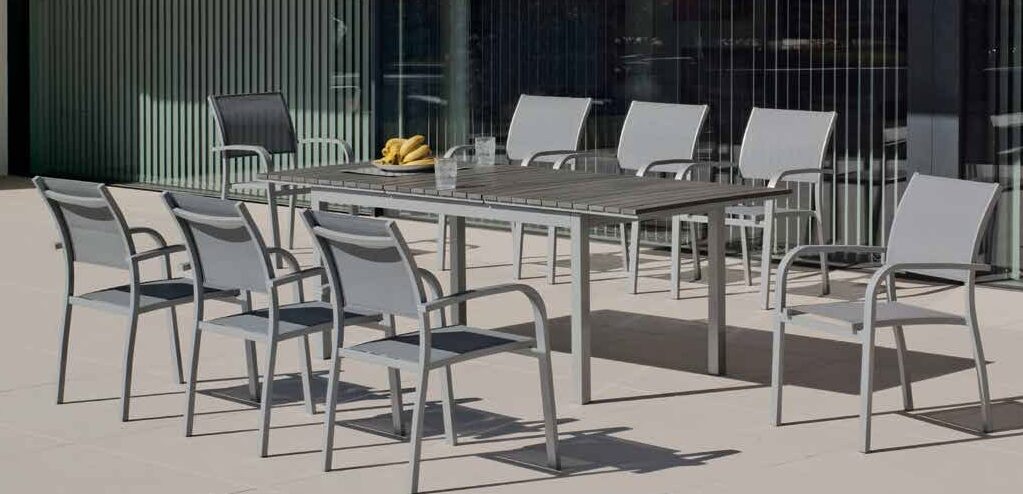 conjunto de mesa y sillas de exterior
