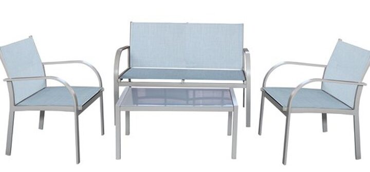 mesa con sillas de camping