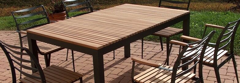 mesa de madera rustica de exterior