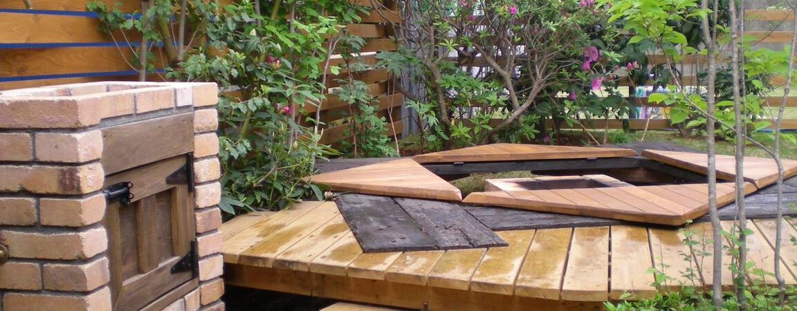 mesa redonda de madera de jardin