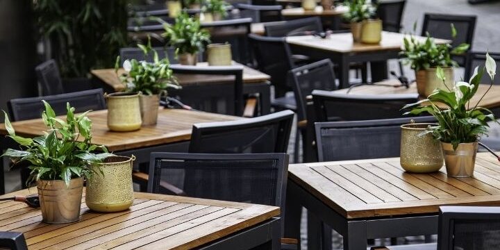 mesas y sillas de terraza hosteleria de
