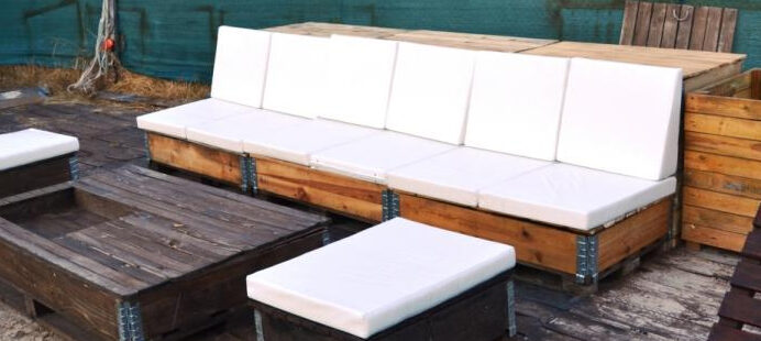 mobiliario de terraza con palets